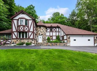 198 Strobel Rd, Trumbull, CT 06611