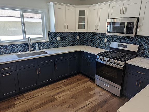3rd image of 2842 Hyans St