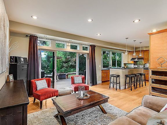Bright Kitchen & Living area