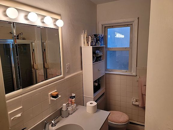 Upstair Bathroom 