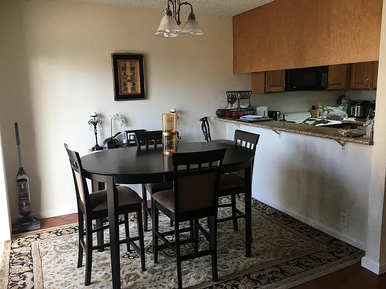 219 Galano Plz — Photo 5