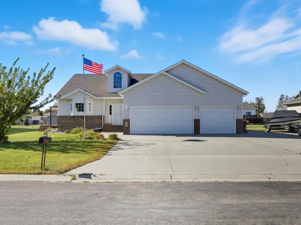 512 9th St NE, Dilworth, MN 56529