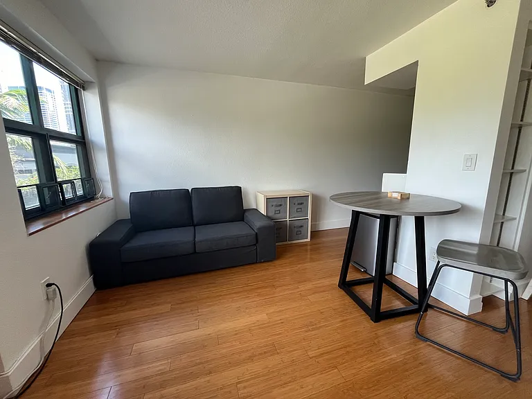 545 Queen St #332 — Photo 4