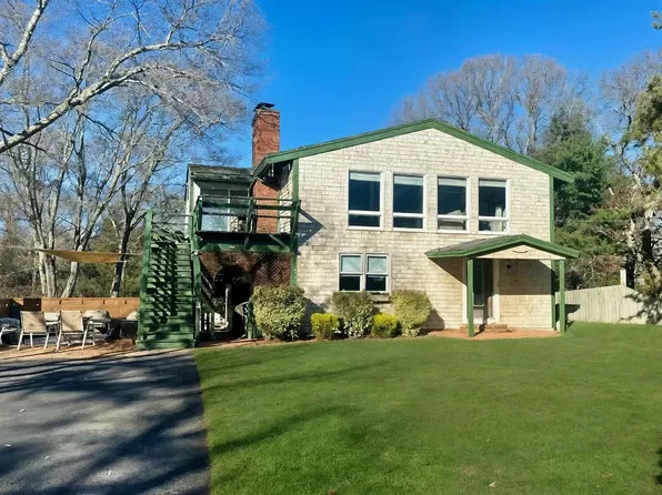 101 Tradewinds Rd, Oak Bluffs, MA 02557