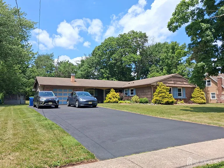 6 Flower Rd — Photo 1