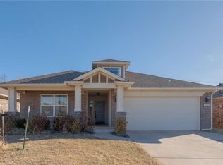 112 Evermore Ln, Yukon, OK 73099