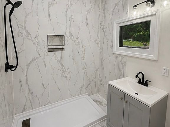 3rd image of 1008 Amsterdam Rd #1