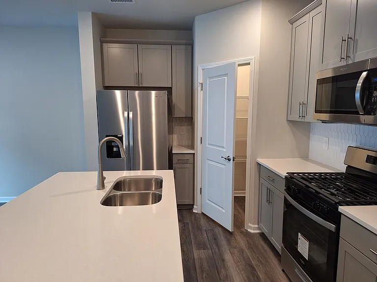 675 Rolling Fields Dr — Photo 4