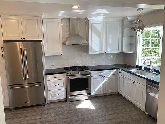 5th image of 241 Portola Dr