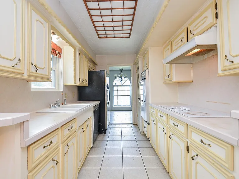 9323 Claridge Dr — Photo 14