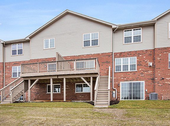 4th image of 9427 Parkwood Ln