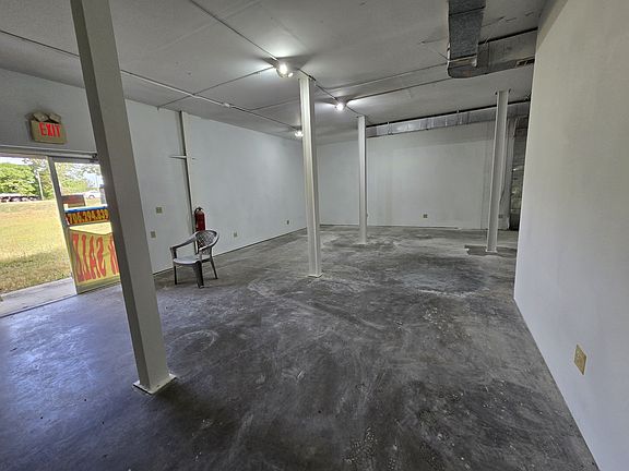 4th image of 4720 Deans Bridge Rd