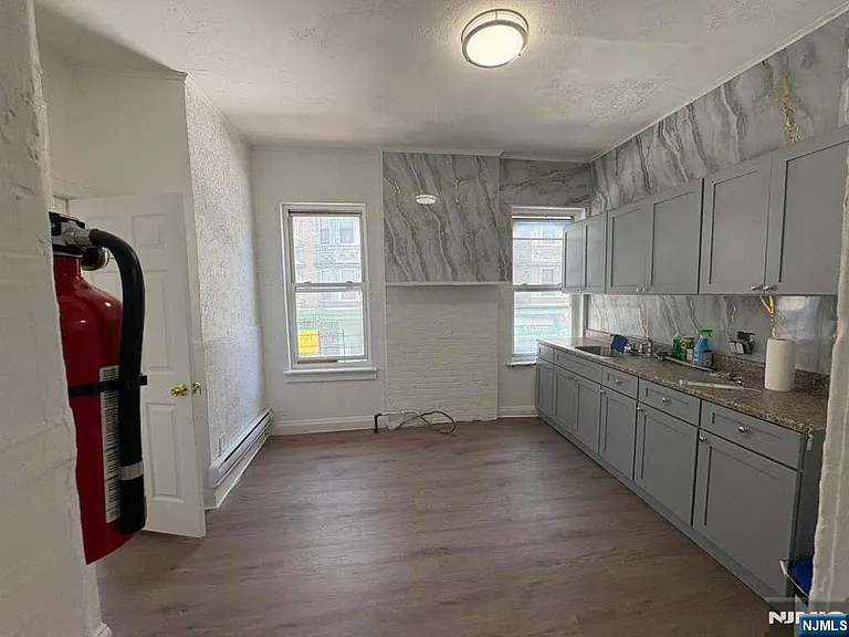 15 Park Ave — Photo 9