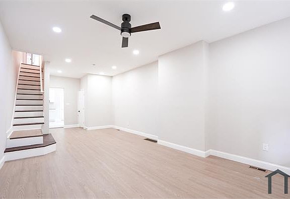 2nd image of 3047 Fontain St