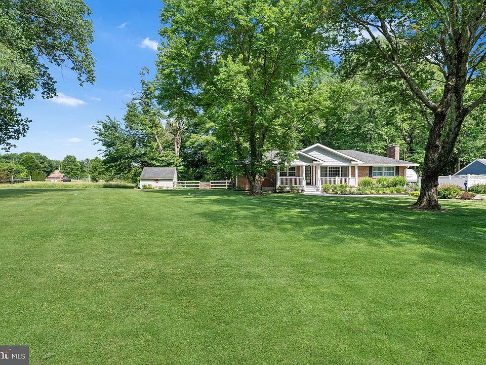 1st image of 101 Corrine Dr