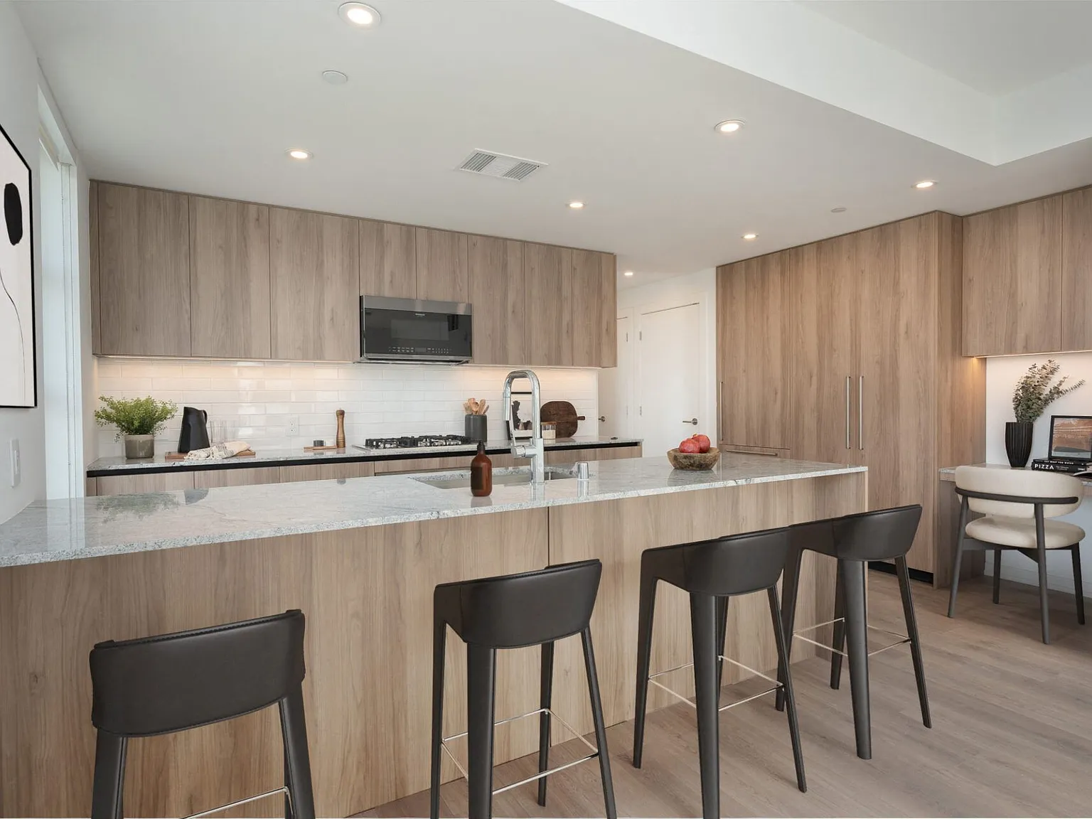 SMB Hollywood — Photo 1