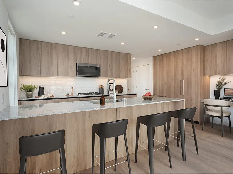 SMB Hollywood — Photo 1