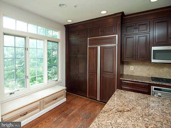 5th image of 1683 Hunting Creek Dr