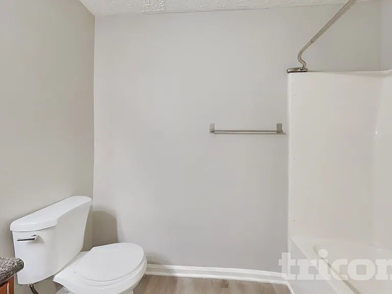 1829 Elkpark Dr — Photo 10
