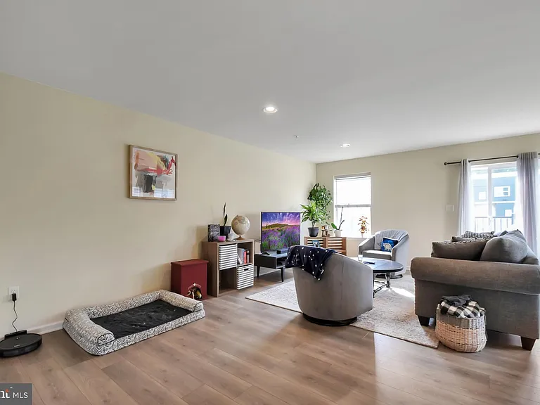 121 High Pointe Dr #38 — Photo 8