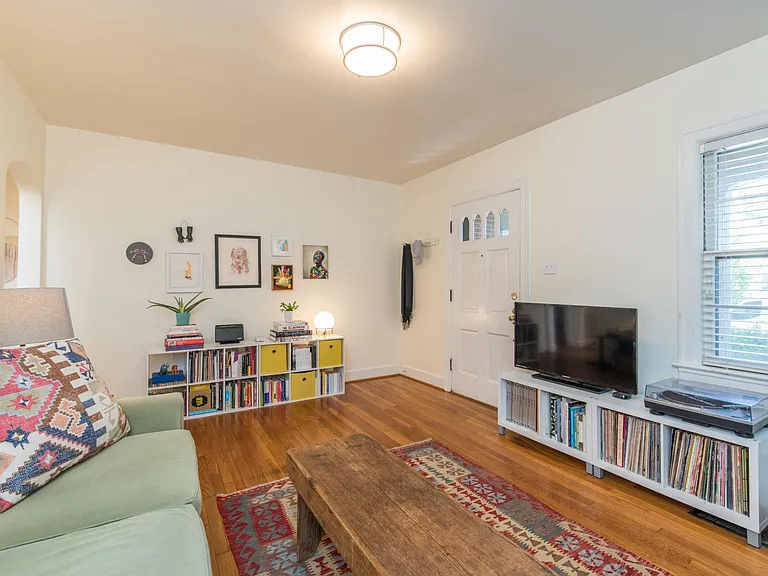 156 Wabash Dr — Photo 4