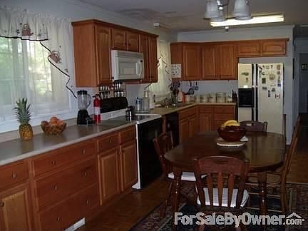 4th image of 1229 Carlton Ave