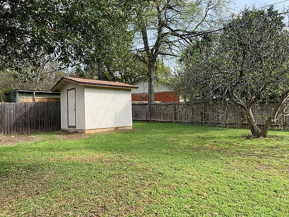 4th image of 8606 Oak Ledge Dr