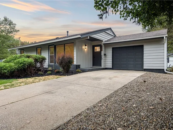 880 Warrington Rd, Akron, OH 44320