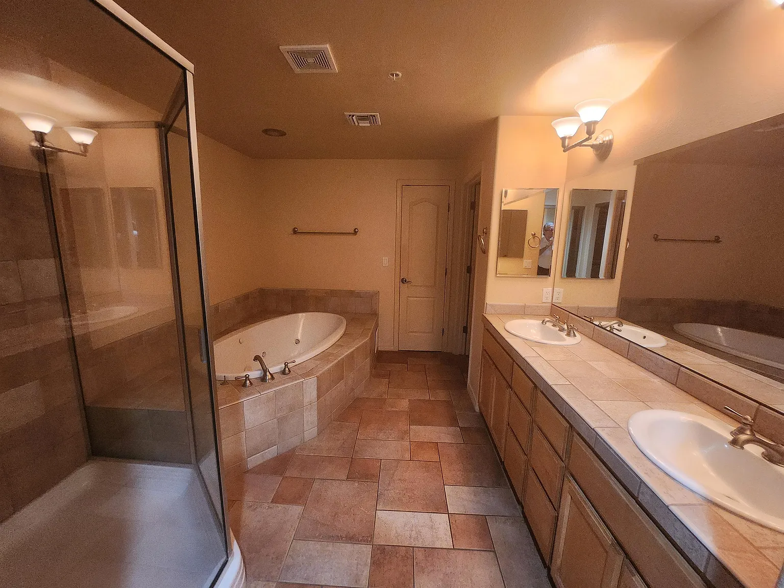 251 Moser Ave #309 (Torres) kp - 1 — Photo 2
