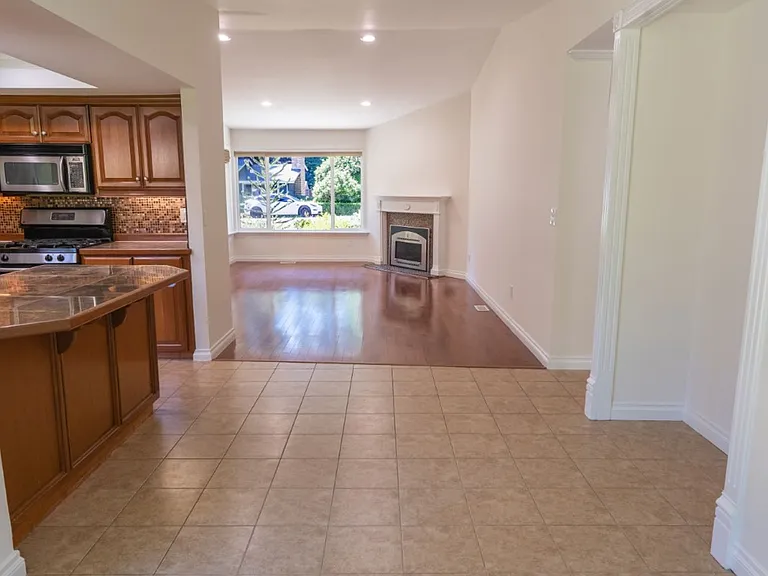 25218 SE 31st Pl — Photo 9