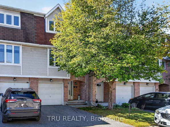 50 Lightfoot Pl #90, Ottawa, ON K2L 3M2