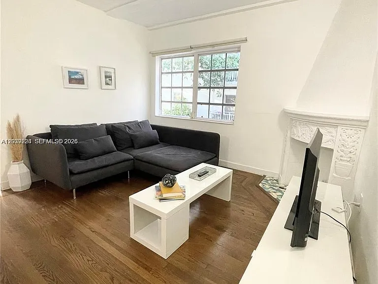 439 15th St #18 — Photo 9