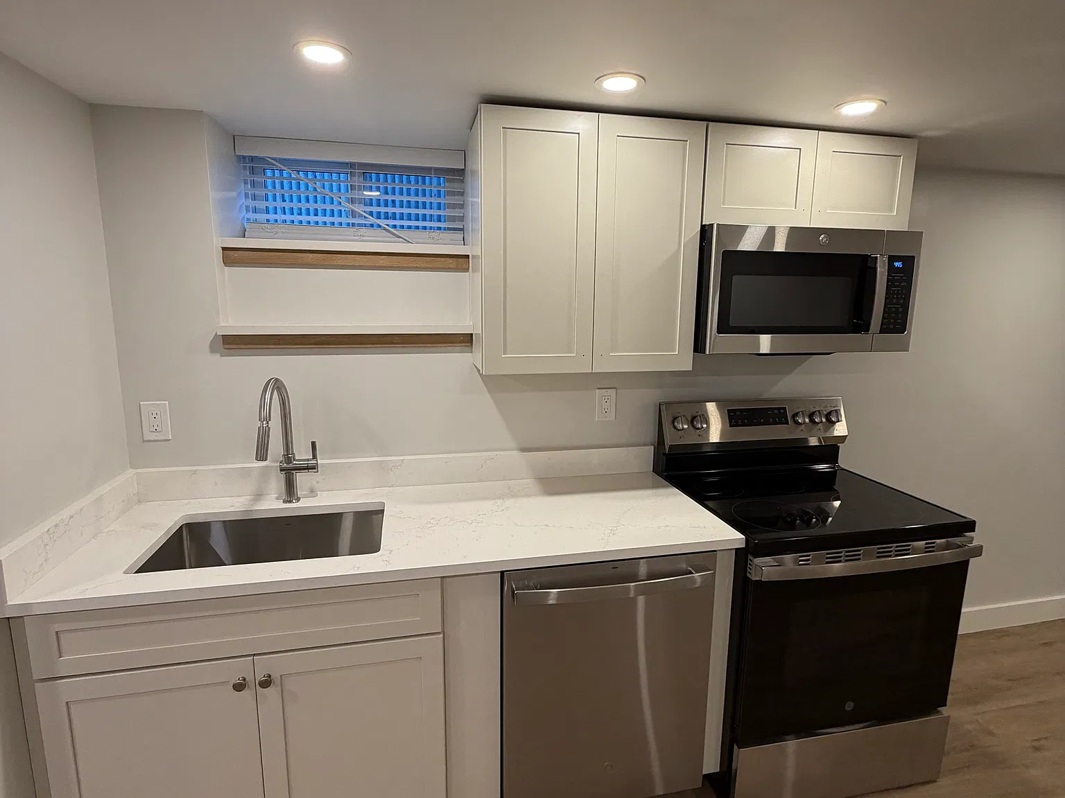 2 bed, 1000 sqft, $1,800 — Photo 1