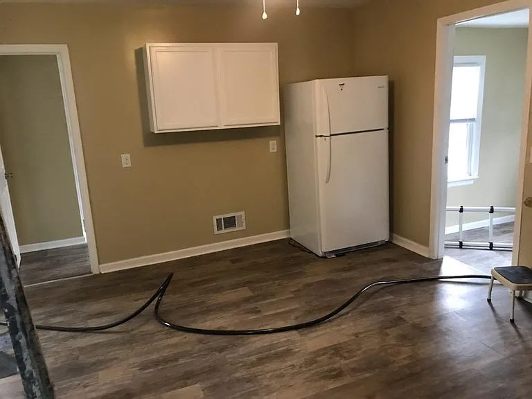 413 Augusta St — Photo 4