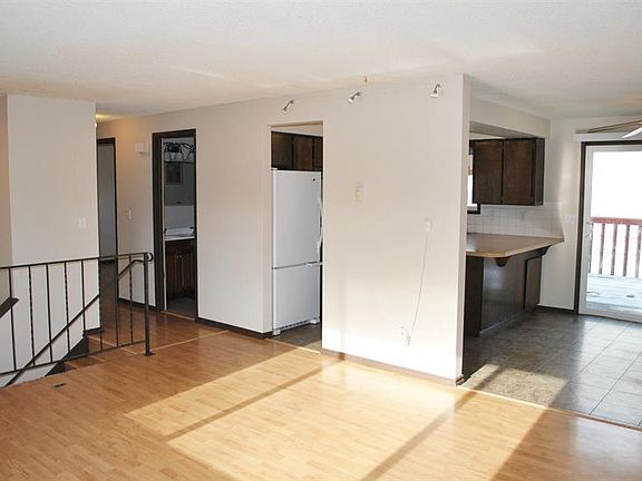 3rd image of 13821 E Valleyway Ave