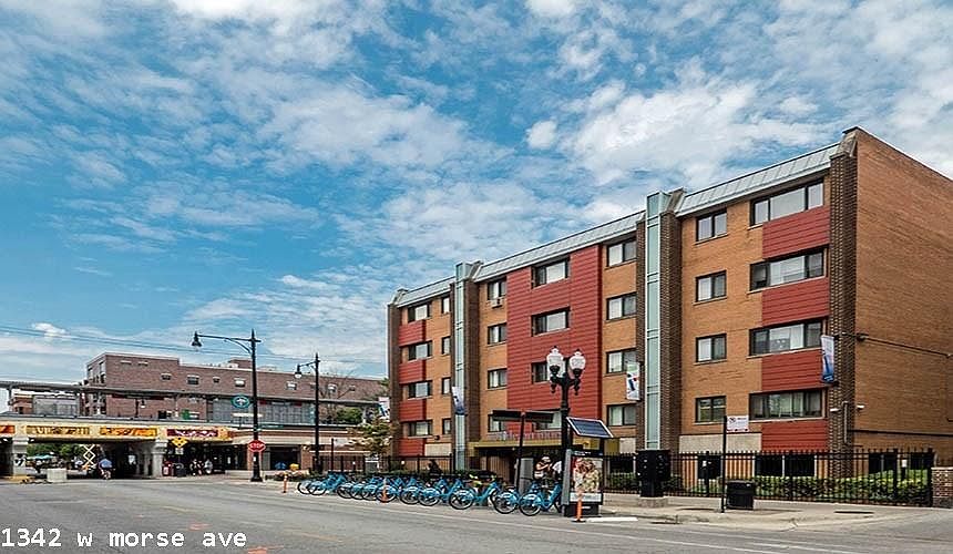 1st image of 1342 W Morse Ave #923