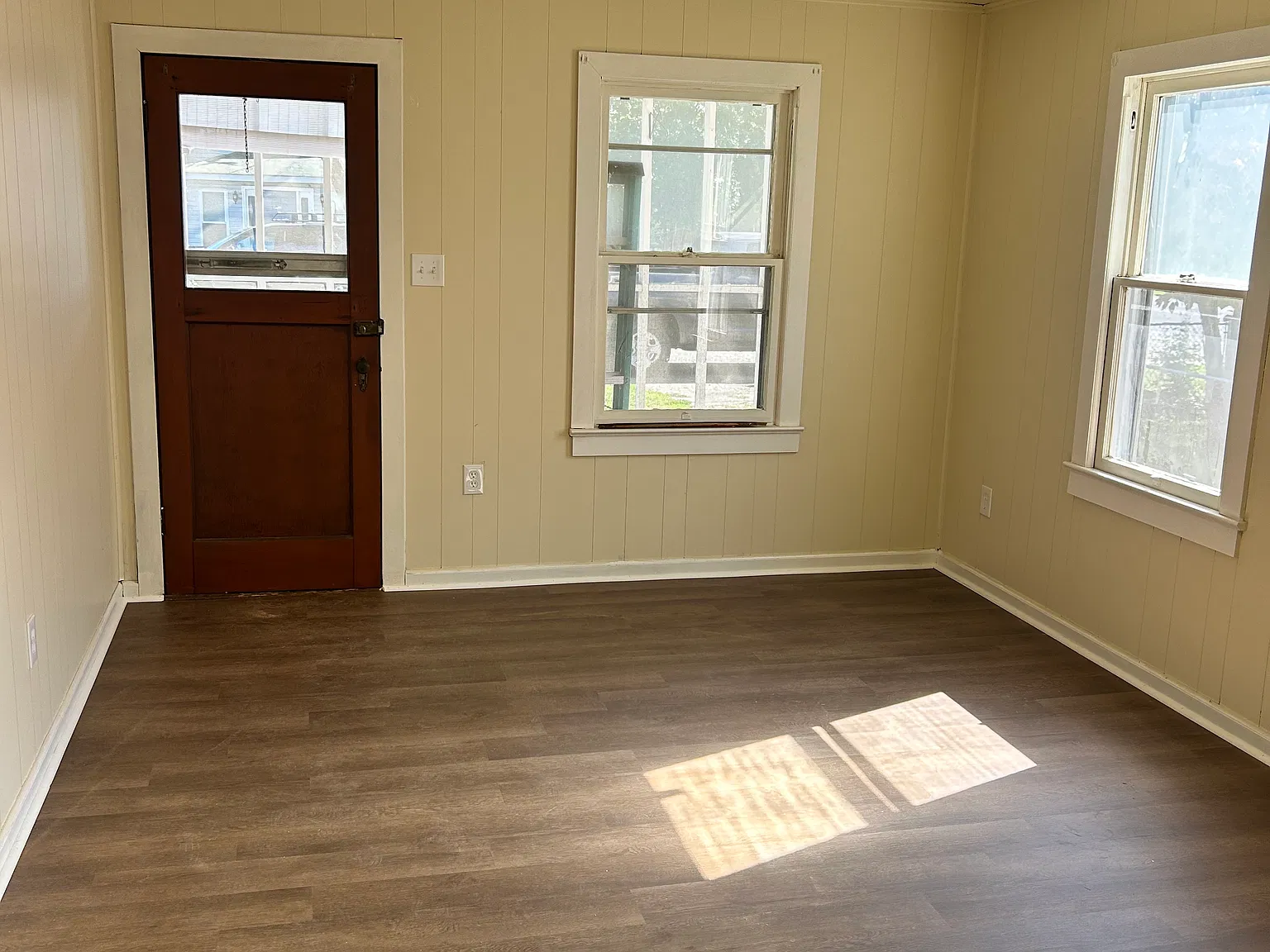 3 bed, 900 sqft, $2,100 — Photo 4