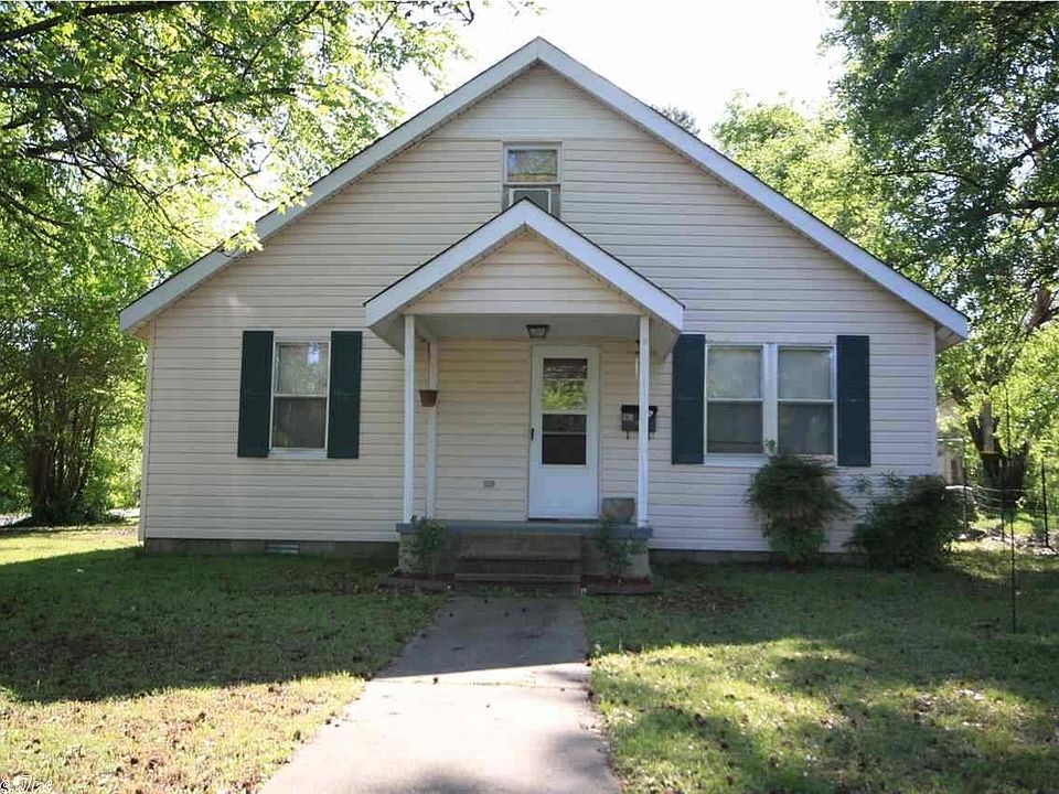 1st image of 903 Owen St