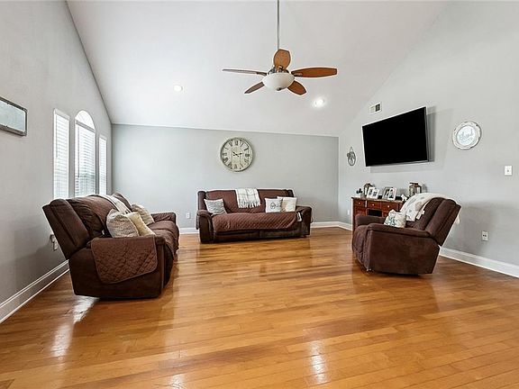 4th image of 120 Saint Ann St