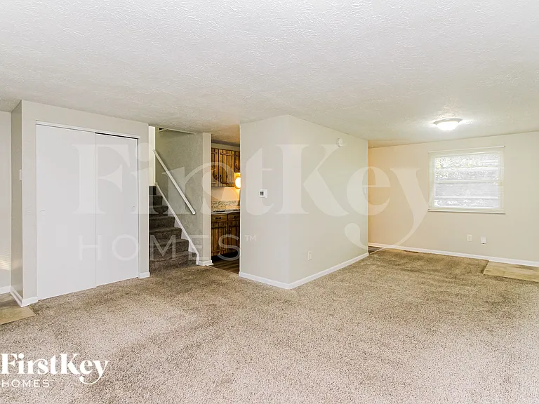5717 Hacienda Ct — Photo 3