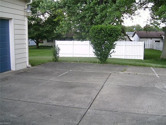 5th image of 926 Bowman St