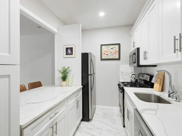 120 Manhattan Avenue image 1 of 9