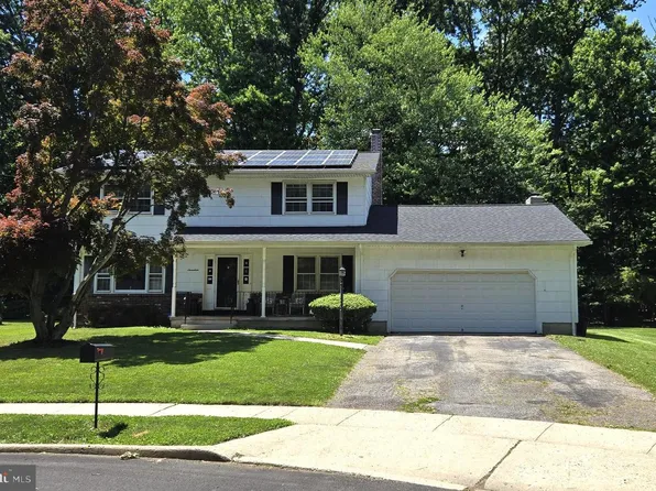17 Tall Tree Ct, Ewing, NJ 08618