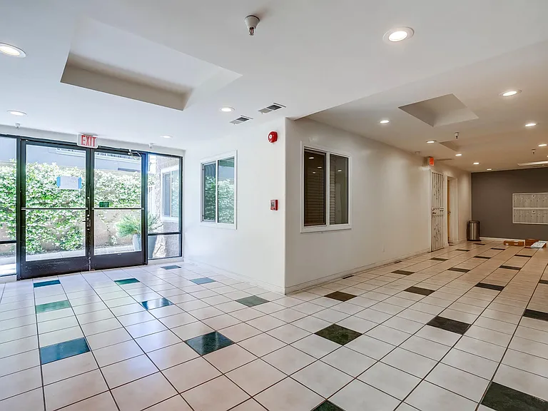 821 N Austin Ave — Photo 6