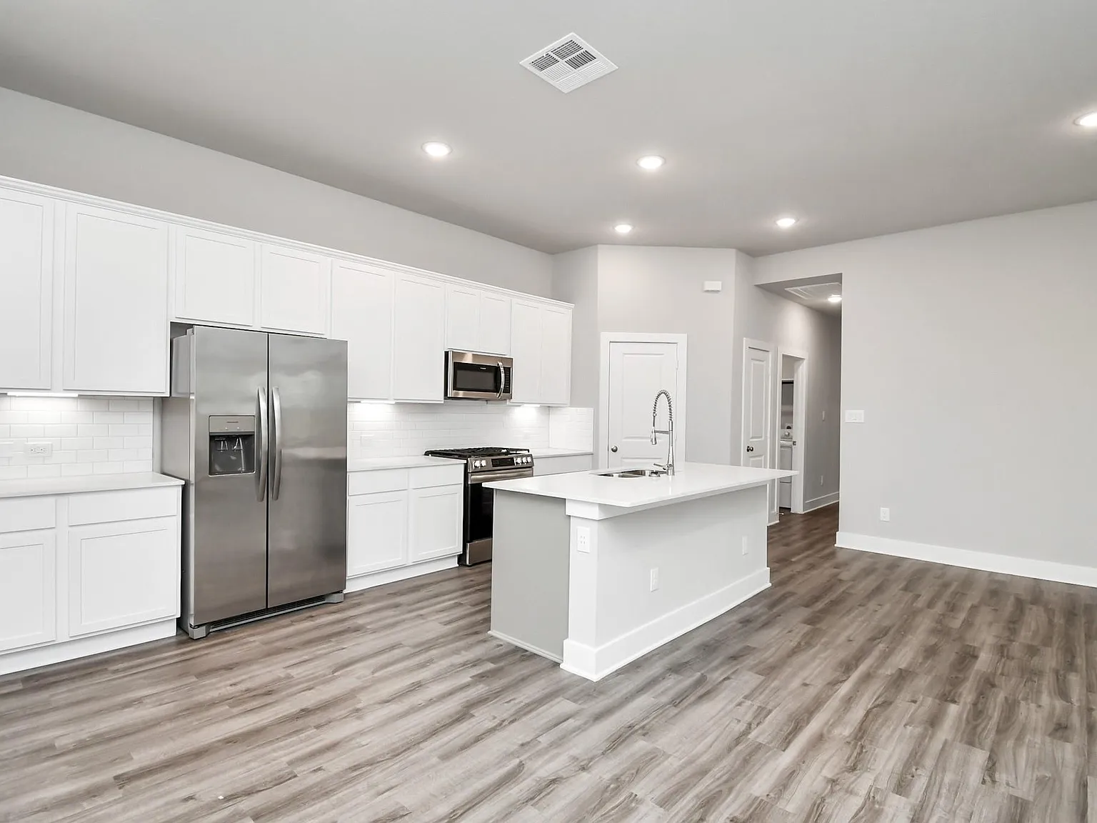 4 bed, 2.0 bath, 1643 sqft, $2,675 — Photo 4