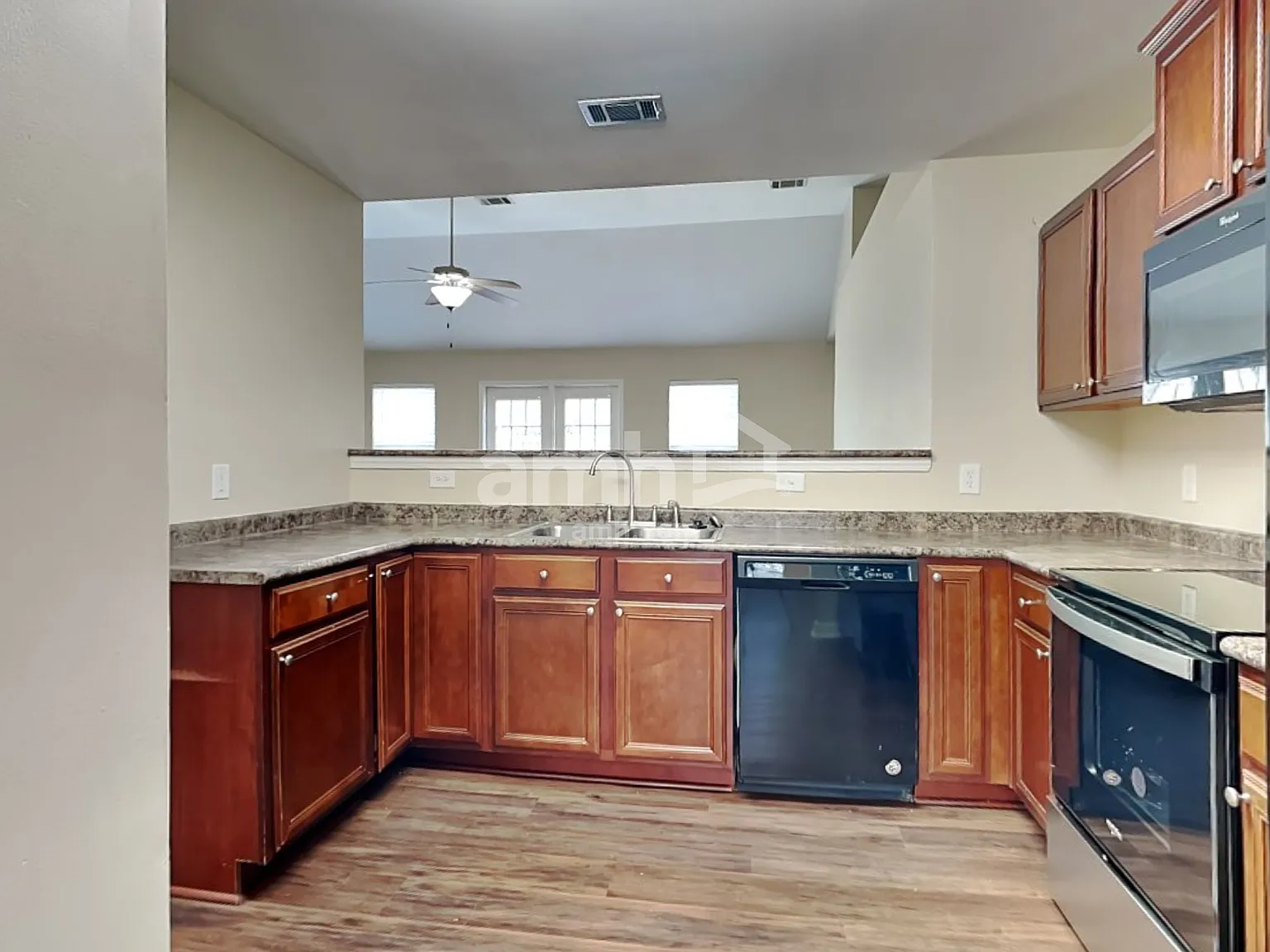 4 bed, 3.0 bath, 2356 sqft, $2,635 — Photo 3
