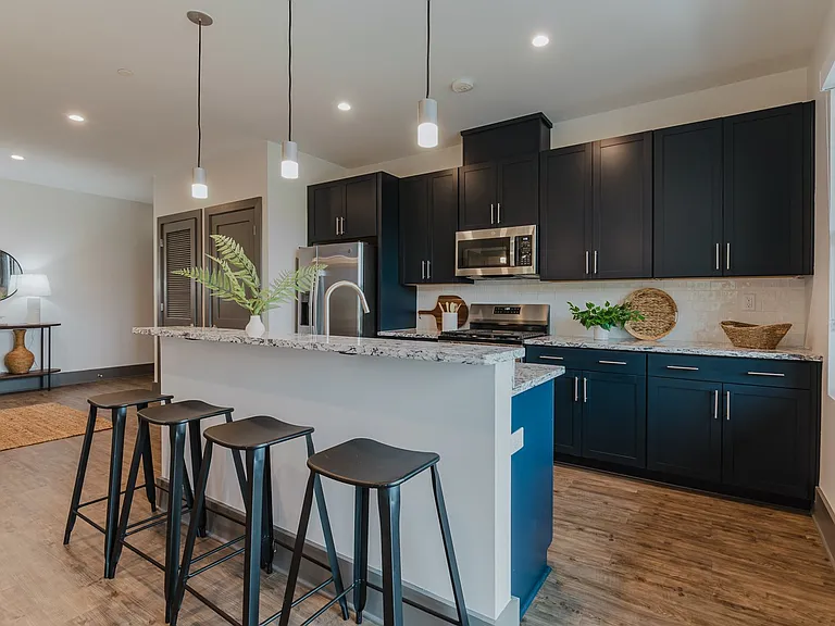 25 Minetta Ln #201 — Photo 9