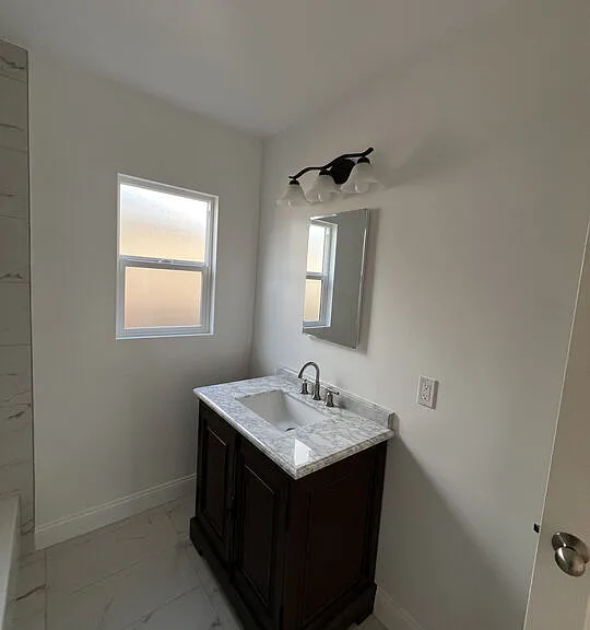 15605 S Berendo Ave — Photo 22