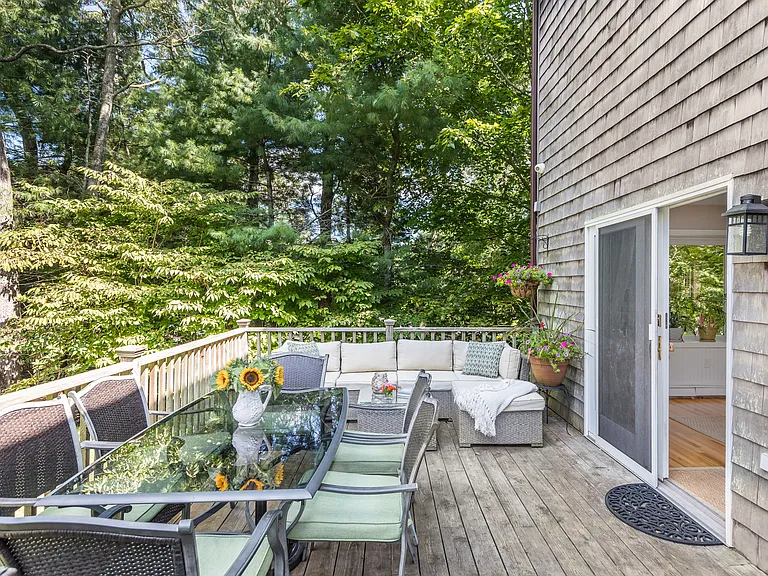 27 Edwards Ave — Photo 19