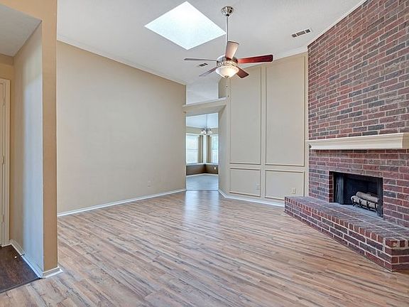 5th image of 9101 Oak Hollow Dr